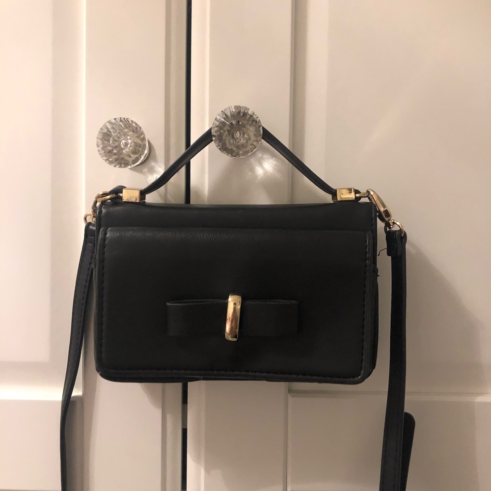 Crossbody wallet